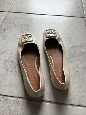Brand new Tory Burch Ivory Logo Square-Toe Ballet Flats. No box, bag included